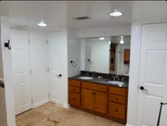 Foto del edificio - 119 E West St