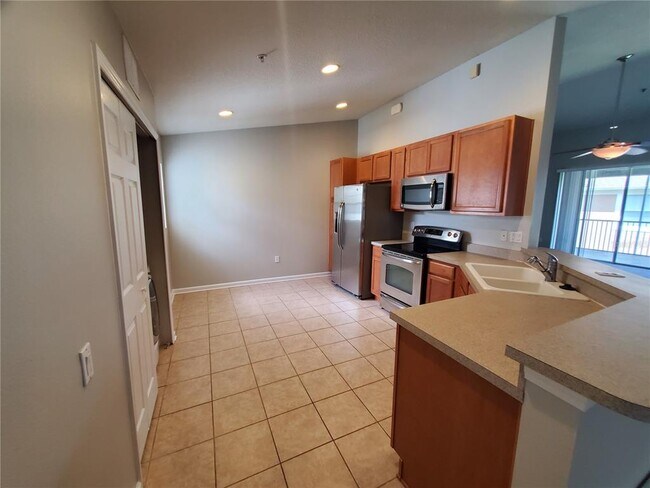 Building Photo - 2215 Kings Palace Dr