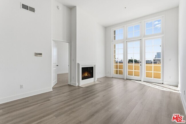 Foto del edificio - 1225 Armacost Ave