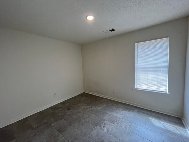 Building Photo - 1030 Simpson Cove