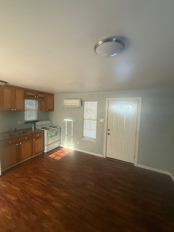 Building Photo - 2538 W Van St