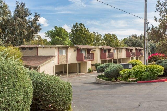 Building Photo - 800 E Bobier Dr