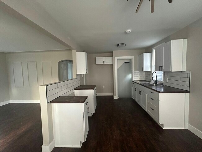 Foto del edificio - 9584 Auburn St