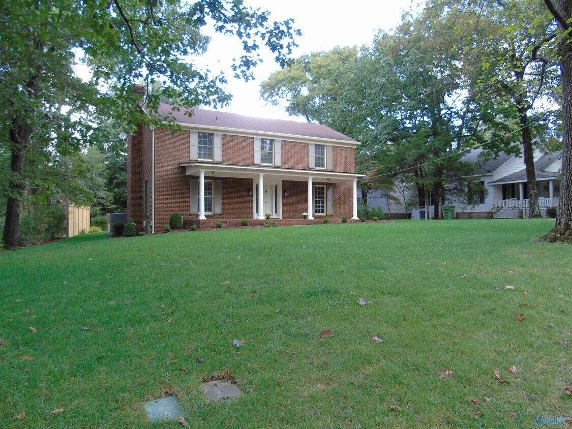 Foto principal - 3317 Lookout Dr SE