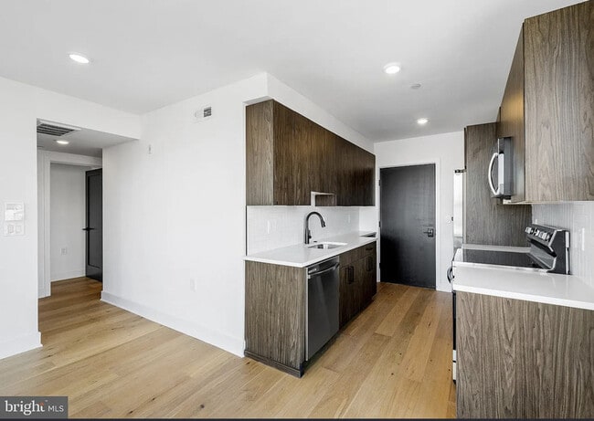 Foto del edificio - 1800 W Girard Ave