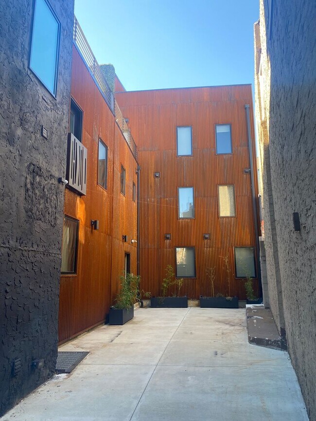 Foto del edificio - 2 bedroom/ 2 bathroom unit