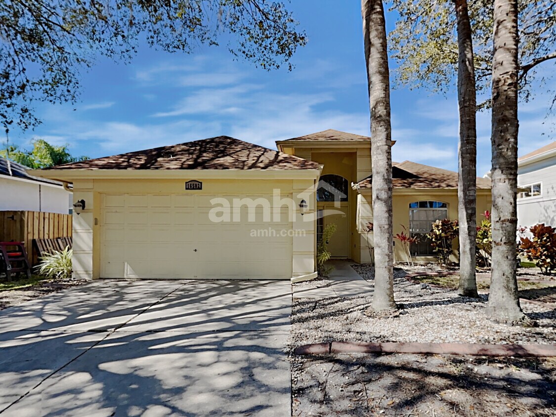 Foto principal - 16502 Lake Heather Dr