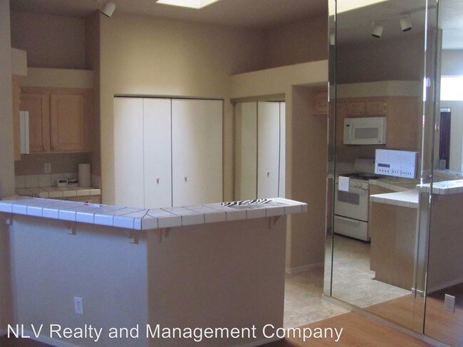 Building Photo - 4755 Cozy Cottage