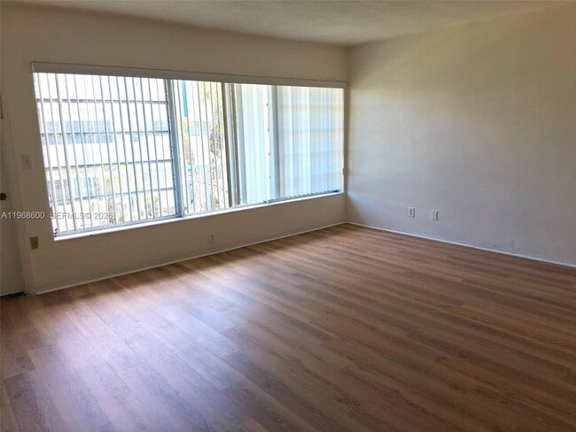 Foto del edificio - 16801 NE 14th Ave