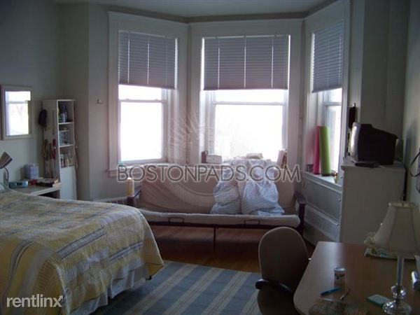 Building Photo - 50 Beacon St