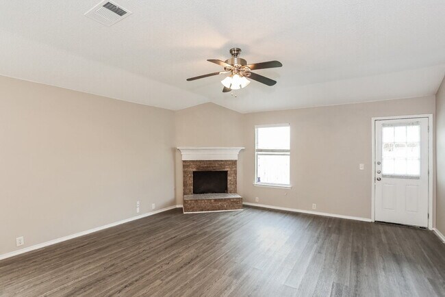 Foto del edificio - 2528 Tar Heel Dr