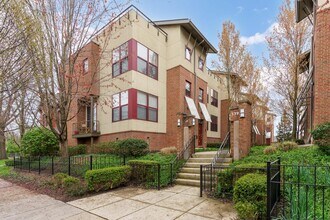 Building Photo - 587 E Rich St