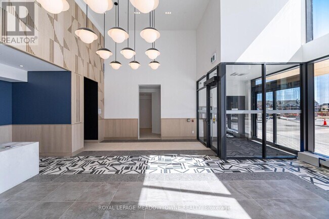 Photo du bâtiment - 4878 Powers Cmn