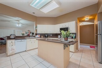 Building Photo - 10323 Emerald Pine Dr