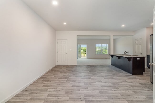 Building Photo - 7864 Oak Brook Dr