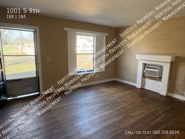 Building Photo - Freshly renovated! 1 Bedroom 1 Bath Duplex