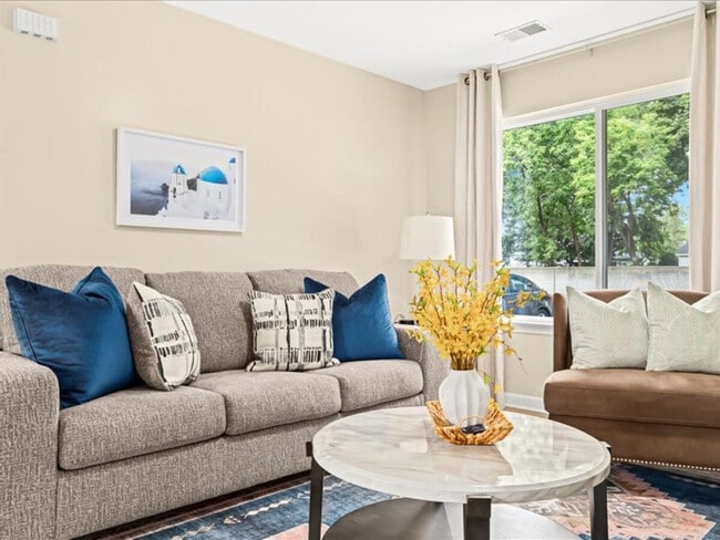 Foto del edificio - 18459 Sharon Ln