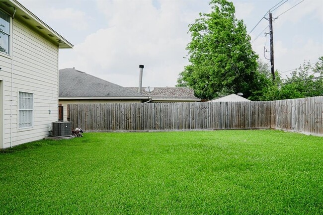 Building Photo - 10943 Malden Dr