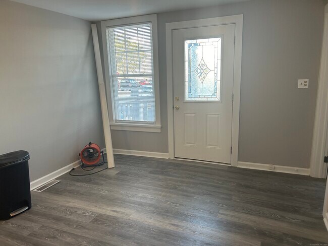 Building Photo - 354 Coram Ave