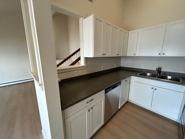 Building Photo - 2 Bedrooms on the Beach, W/D in Unit, Incredible view!