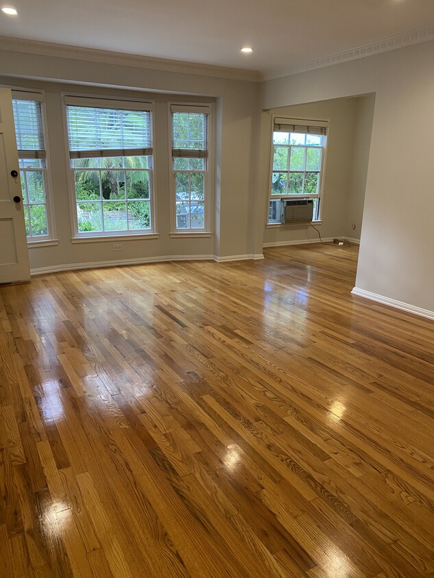Foto principal - 8565 Holloway Dr