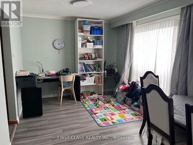 Building Photo - 14 Pringle Ave