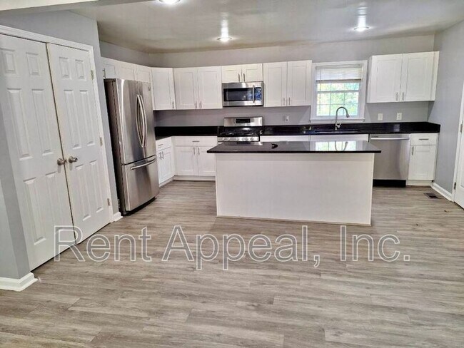 Building Photo - 469 Creekview Dr