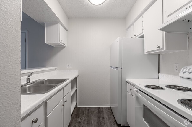 1BR, 1BA - 561SF - Kitchen - The Anderson