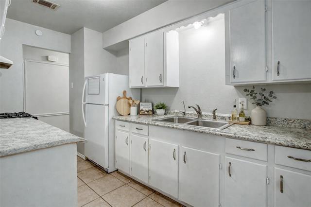 Foto del edificio - 919 Southloop Dr