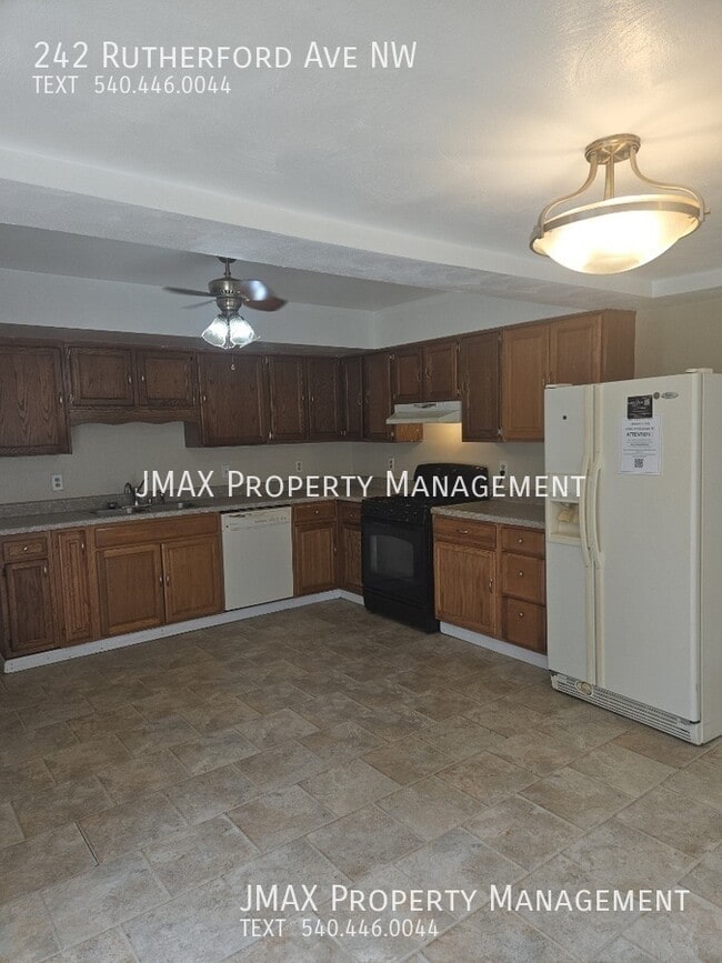 Foto del edificio - 242 Rutherford Ave NW