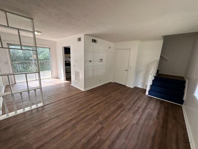 Foto del edificio - 1071-1073 Laurel Ln NW