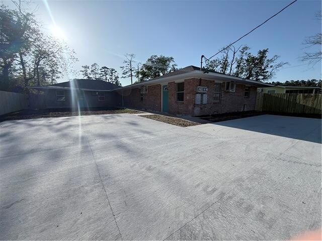 Foto del edificio - 43291 Baker Rd