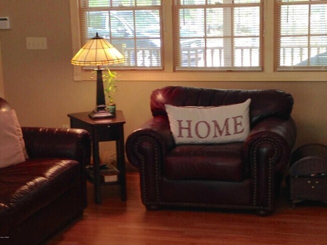 Building Photo - Beautiful 2Br Ranch on 1 acre in private, ...