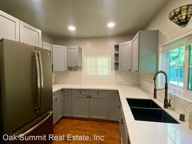 Building Photo - 3 br, 2.5 bath House - 4865 Leeds St.