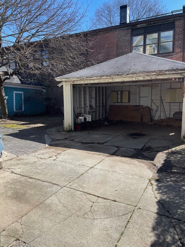 Garage - 581 Beechwood Ave