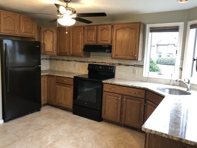 Foto del edificio - 163 Pine Grove Dr