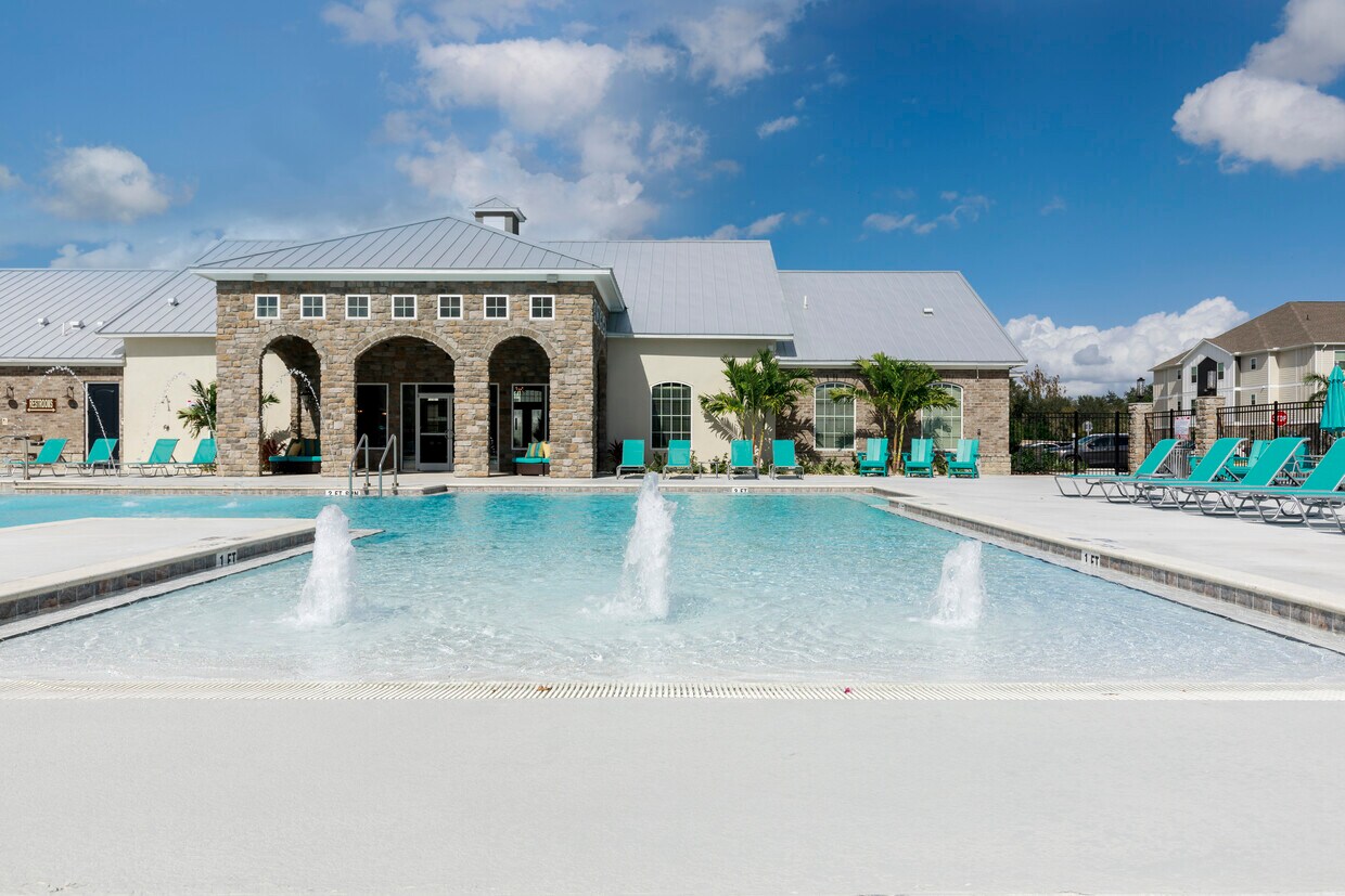 The Bridgewater Grand Apartments 5546 Autumn Ridge Rd Lakeland, FL
