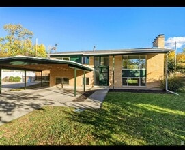 Building Photo - 2036 Highland View Cir