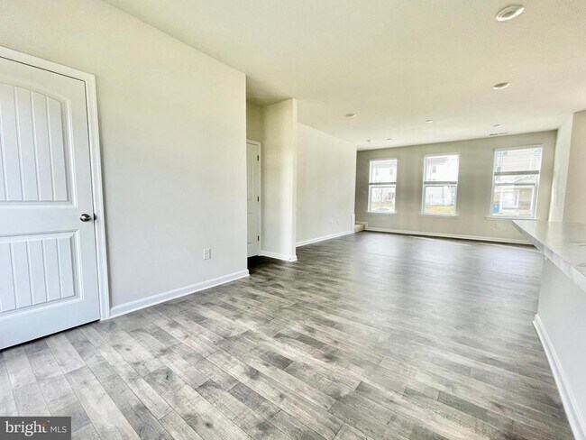 Building Photo - 83 Filbert Dr