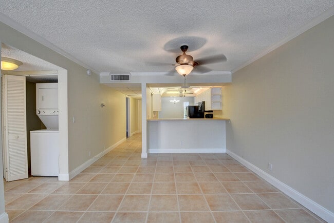 Building Photo - 16 Royal Palm Way
