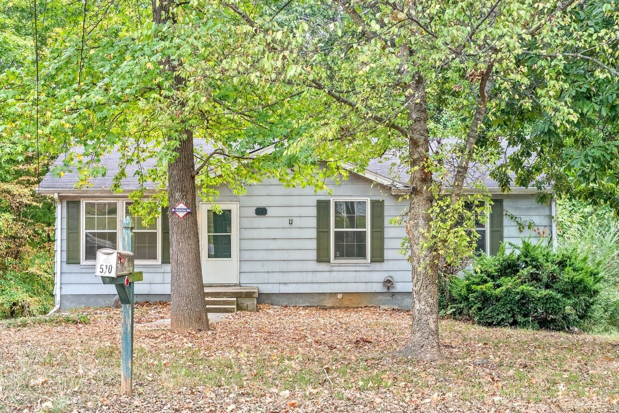 Primary Photo - 3 Bedroom Home on Wooded Lot For Rent!