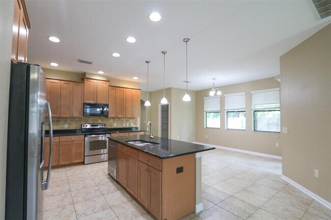 Foto del edificio - 1208 Oakcrest Dr