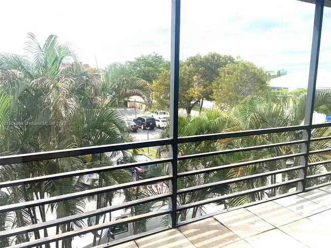 Foto del edificio - 4000 N Hills Dr