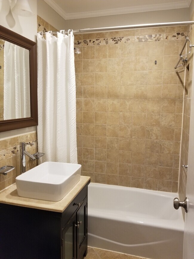 Foto del edificio - 920 Pelhamdale Ave