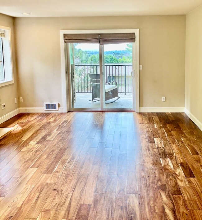 Building Photo - 2 Bed / 2 Bath Downtown Kirkland Condo $2,...