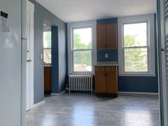 Building Photo - 891 Elm St