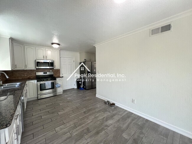 Foto del edificio - North Highlands 3bd/1ba House with 2 Car G...