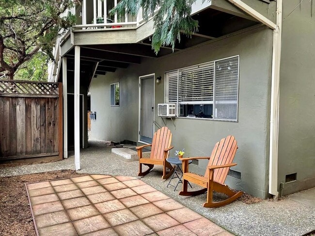 Building Photo - Charming Downtown Los Gatos – Remodeled 1 BR with Private Yard!