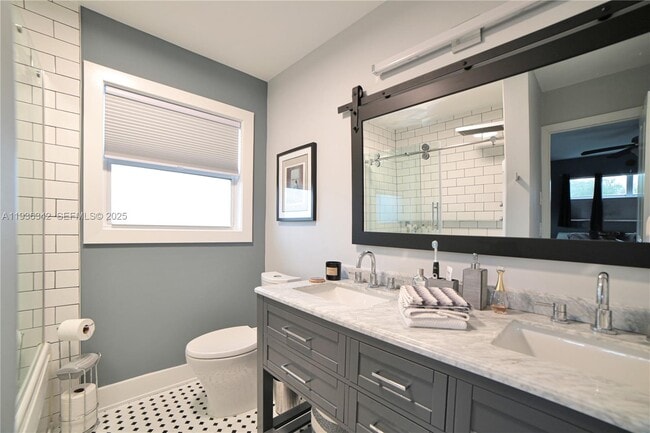 Building Photo - 1212 SE 2nd Ct