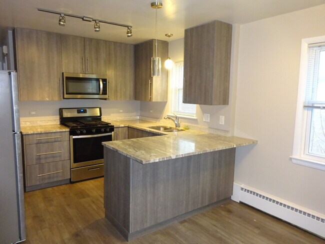 Foto del edificio - 5857 W Montrose Ave